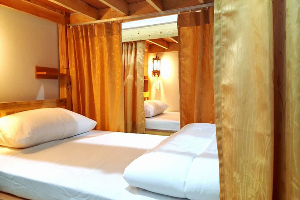 The Sun Hostel Chiang Mai Exteriör bild