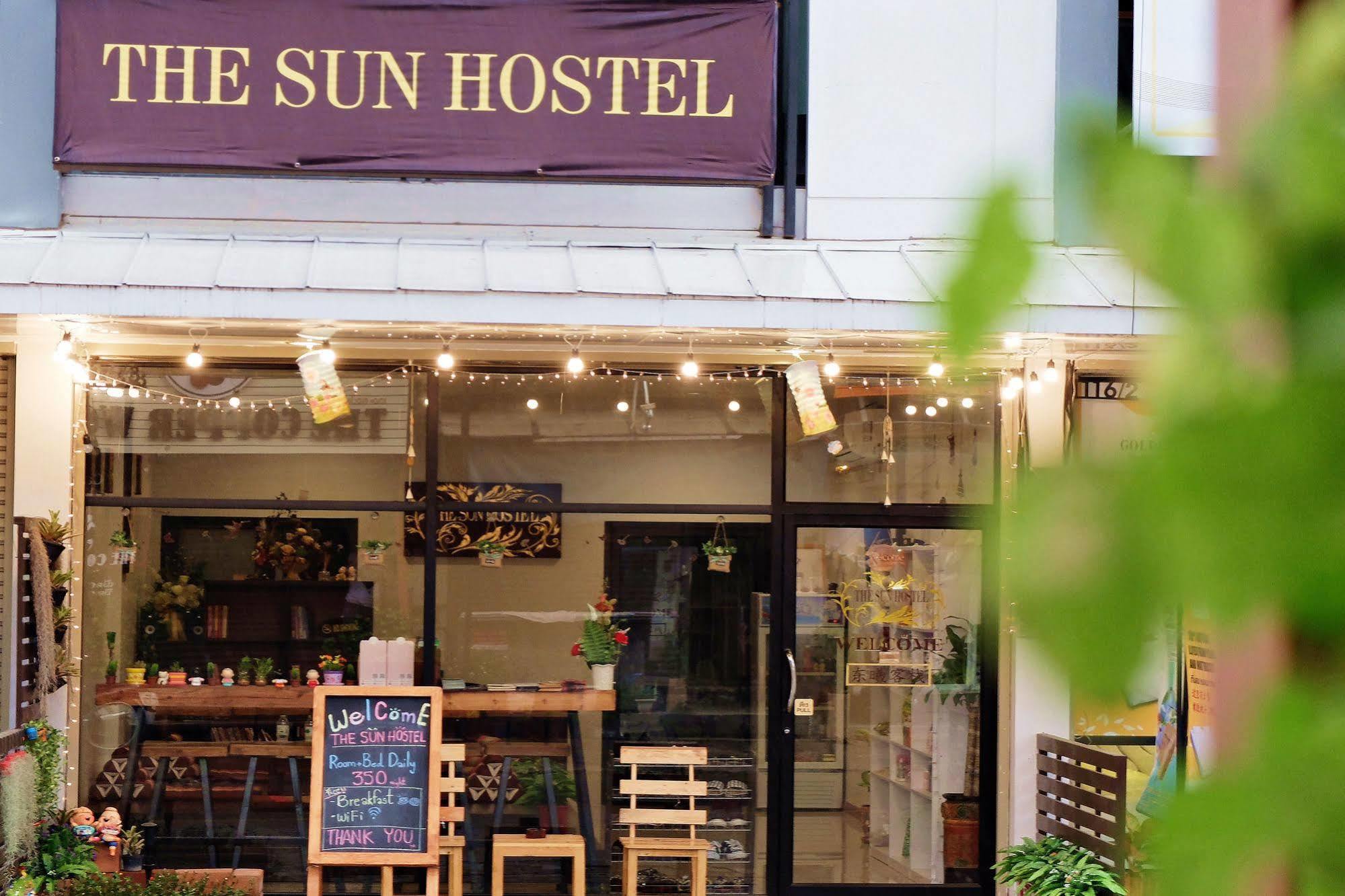 The Sun Hostel Chiang Mai Exteriör bild